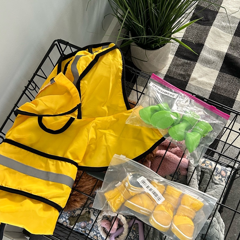 Dog raincoat and two sets of booties small
